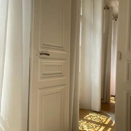 Haussmanian Apartmán *