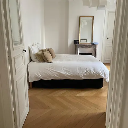 Haussmanian Appartement *